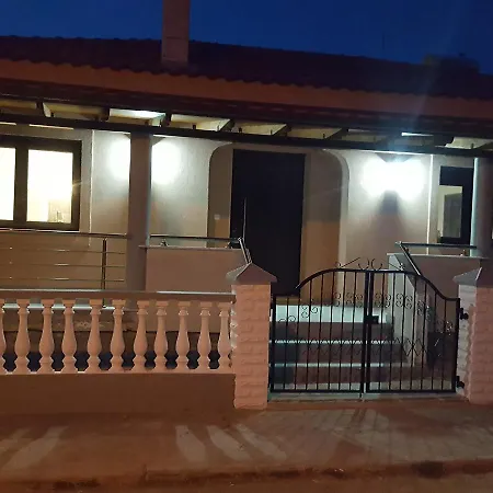 Tom's House * Неа Карвали
